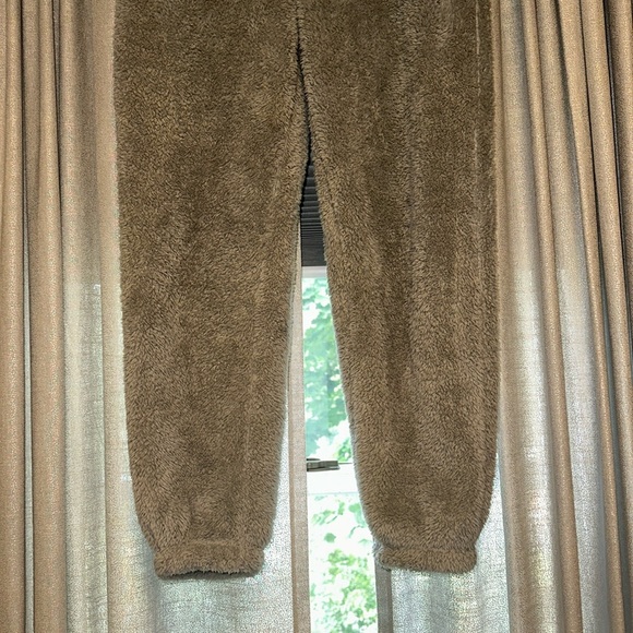 Faux fur/ Sherpa gray sweatpants from Forever 21. - Picture 4 of 4